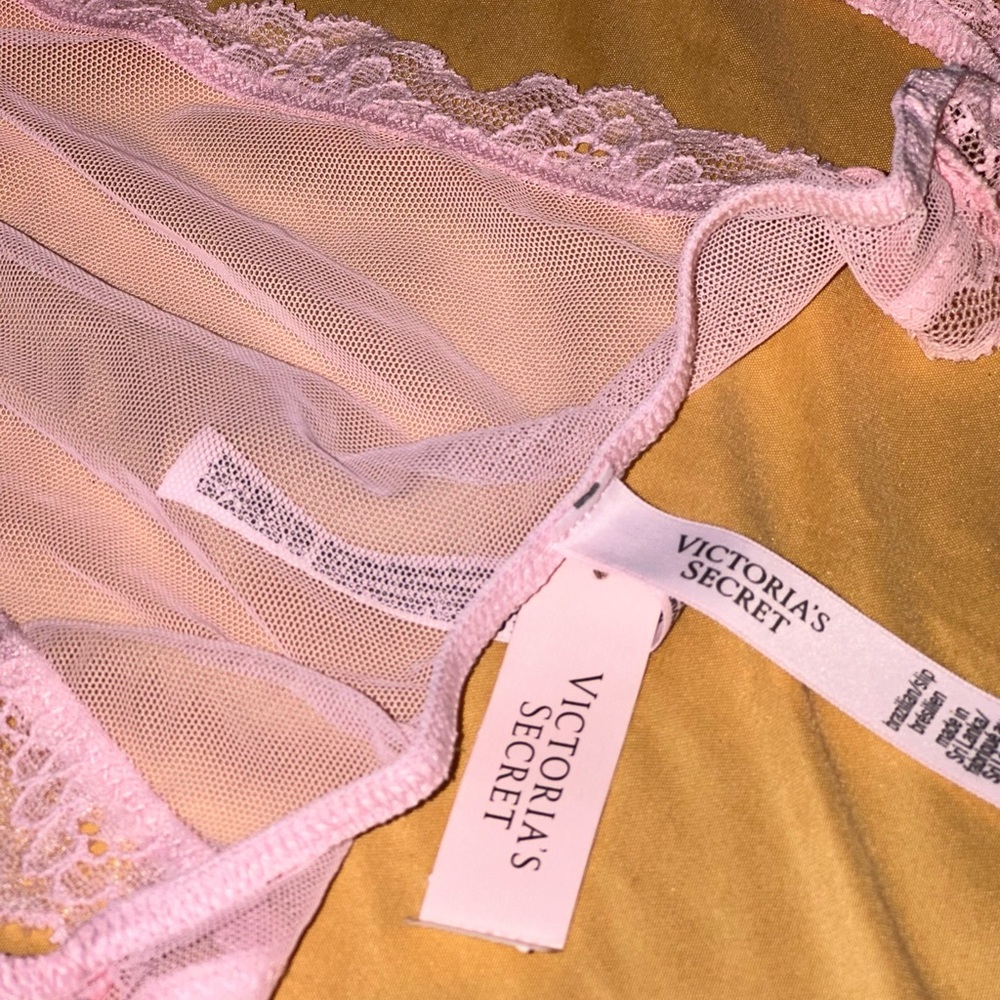 VICTORIA’S SECRET - Picture 2 of 6
